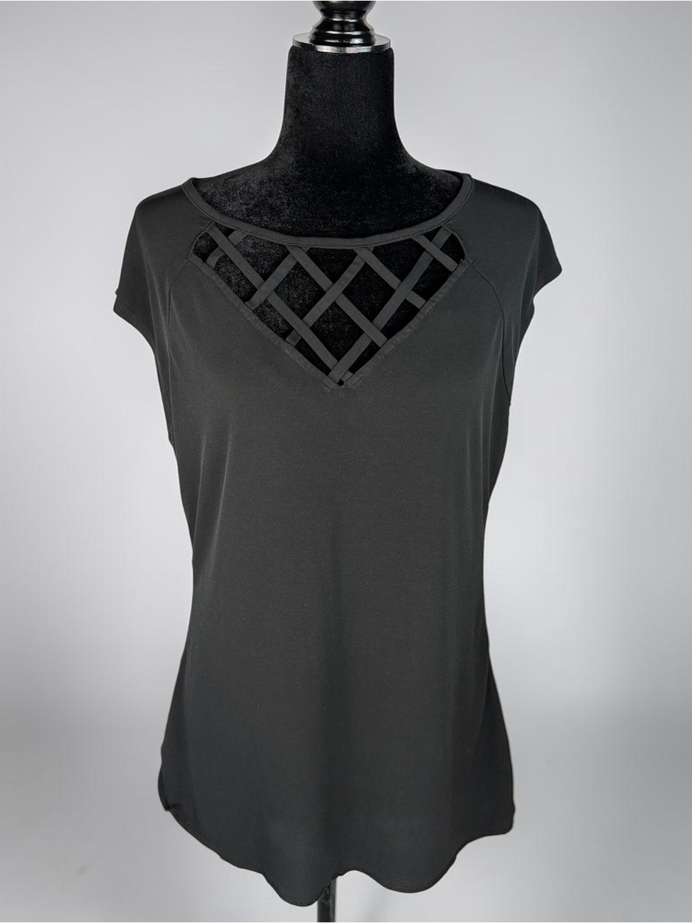 7th Avenue Design Studio NY&C; Black Criss-Cross Lattice Neck Top Women's L